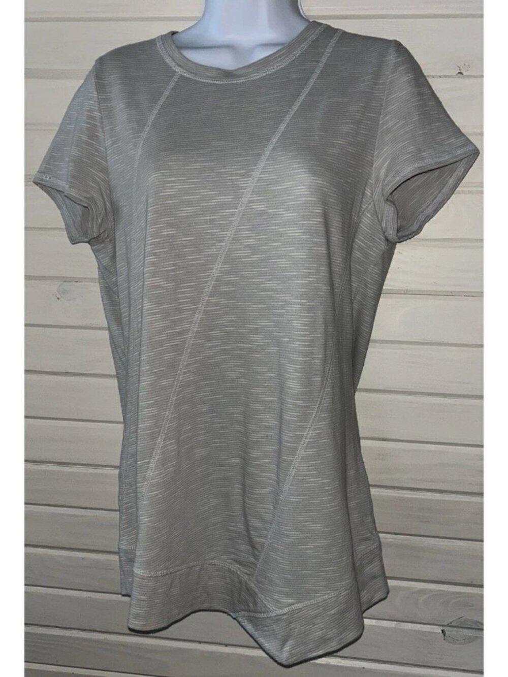 Chico's Sz 0 (SMALL) Weekends Gray Tee Asymmetrical Hem 100% Cotton EUC